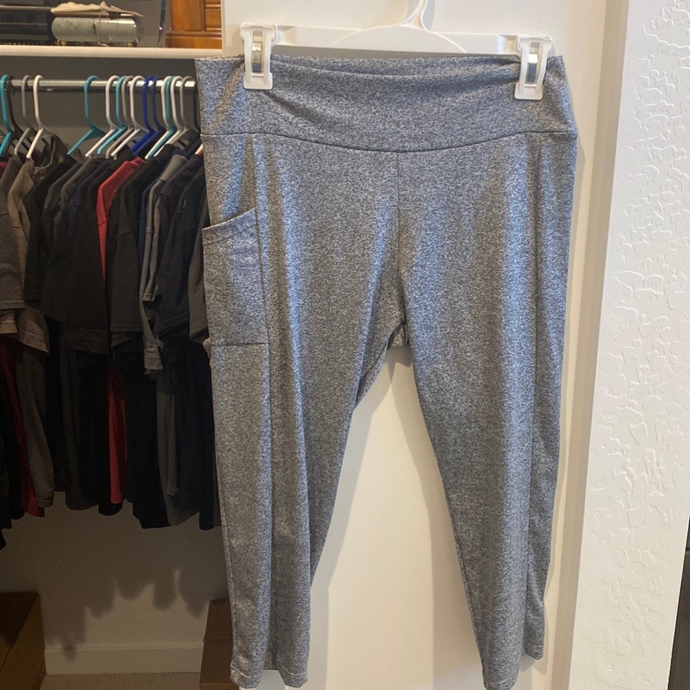 YMI juniors leggings size XL with tech/phone side pocket gently worn